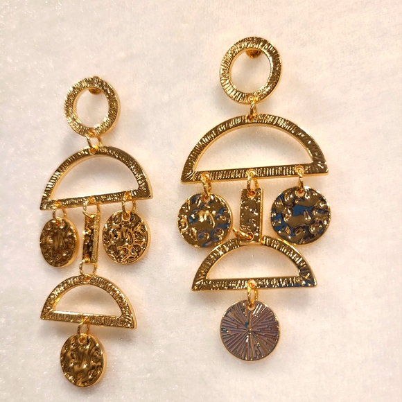 Gold dangle style post earrings - Picture 3 of 4
